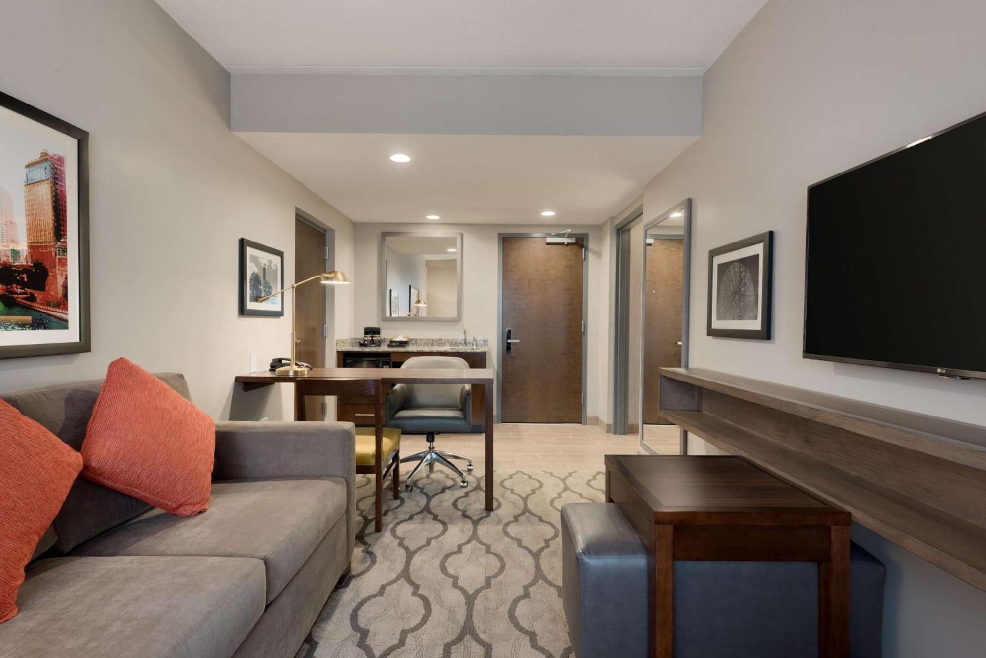 Embassy Suites By Hilton Chicago Naperville Extérieur photo
